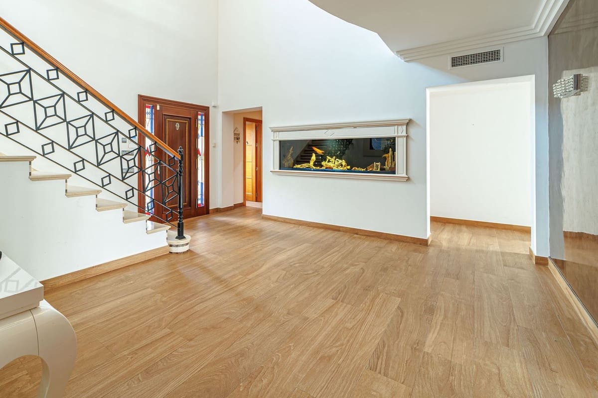 8 sypialnia Willa na sprzedaż w Marbella z basenem garażem - 3 200 000 € (Ref: 9751848)