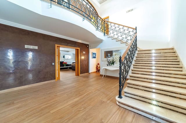 8 soveværelse Villa til salg i Marbella med swimmingpool garage - € 3.200.000 (Ref: 9751848)