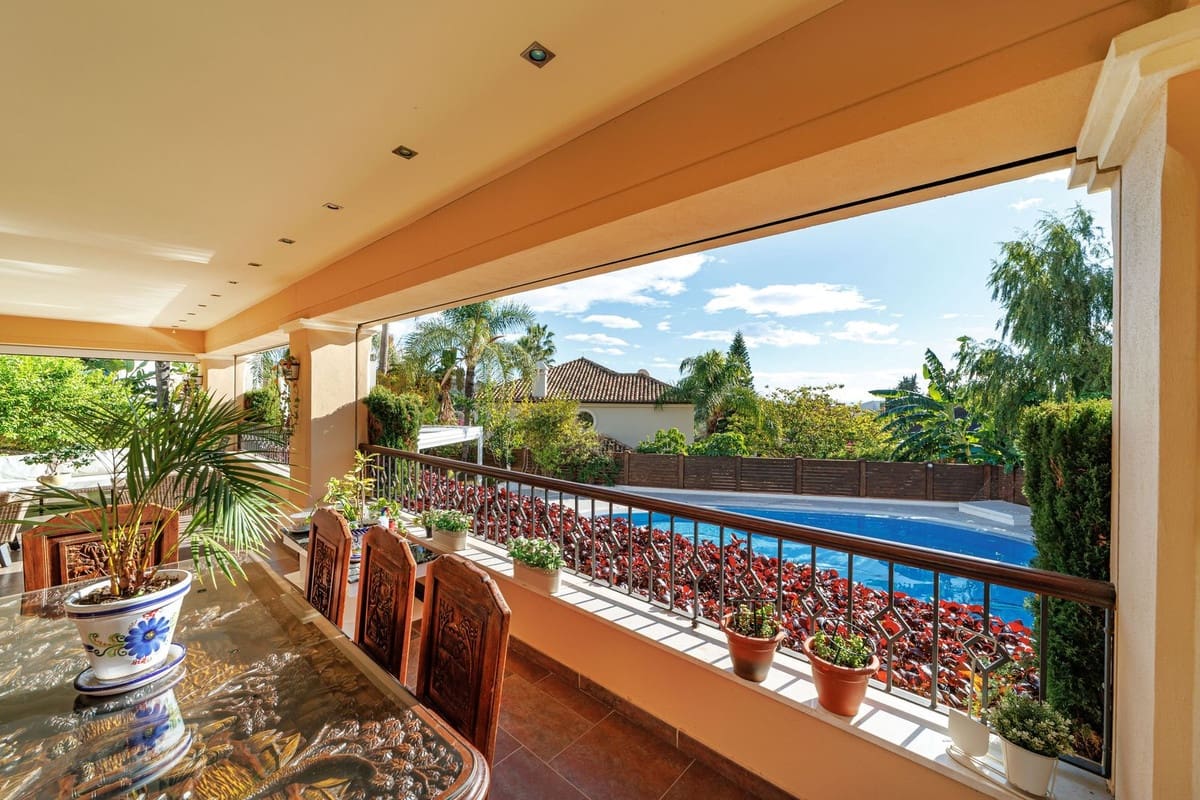 8 sypialnia Willa na sprzedaż w Marbella z basenem garażem - 3 200 000 € (Ref: 9751848)