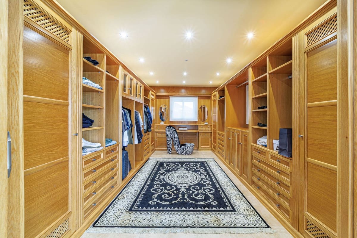 8 sypialnia Willa na sprzedaż w Marbella z basenem garażem - 3 200 000 € (Ref: 9751848)