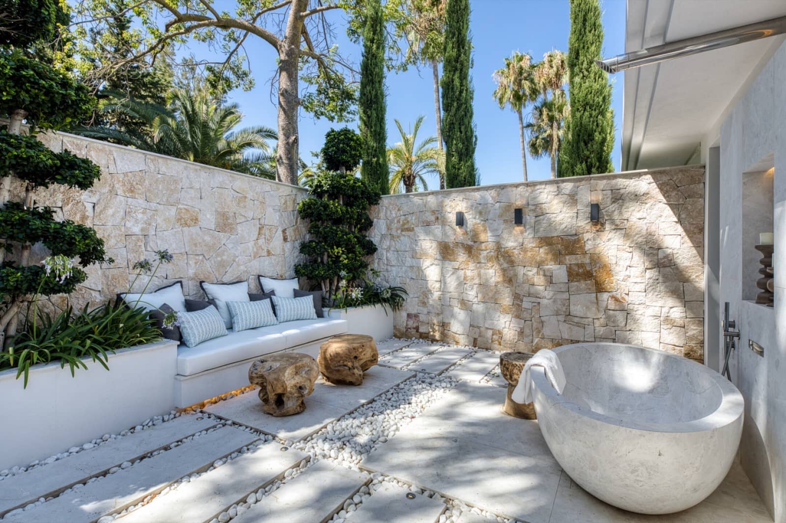 7 sovrum Villa till salu i Nueva Andalucia med pool garage - 19 500 000 € (Ref: 9755510)