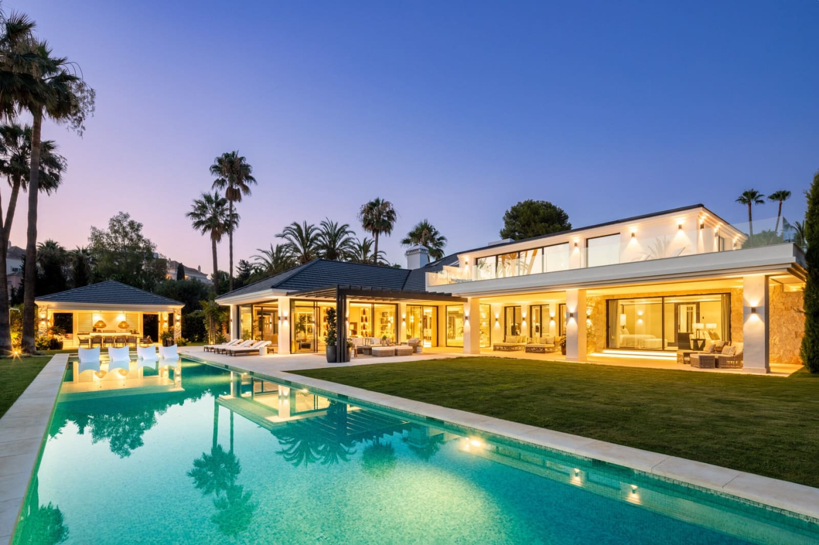 7 sovrum Villa till salu i Nueva Andalucia med pool garage - 19 500 000 € (Ref: 9755510)