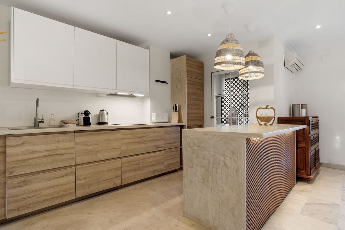 2 slaapkamer Appartement te koop in Nueva Andalucia met zwembad garage - € 545.000 (Ref: 9755512)