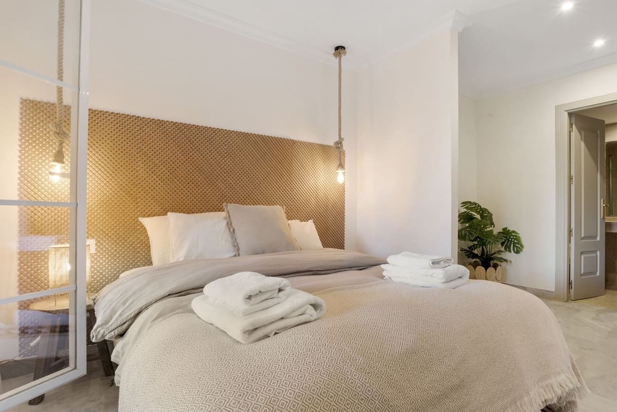 2 slaapkamer Appartement te koop in Nueva Andalucia met zwembad garage - € 545.000 (Ref: 9755512)