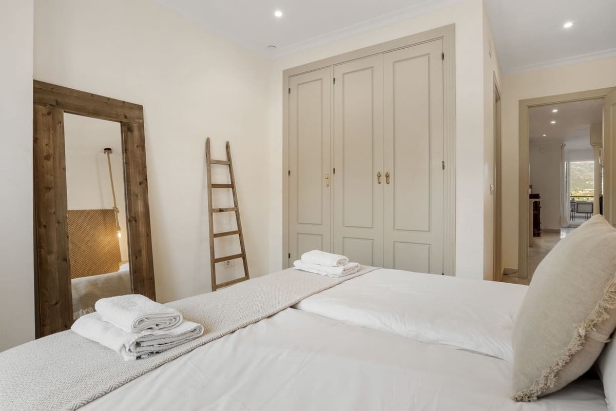 2 slaapkamer Appartement te koop in Nueva Andalucia met zwembad garage - € 545.000 (Ref: 9755512)