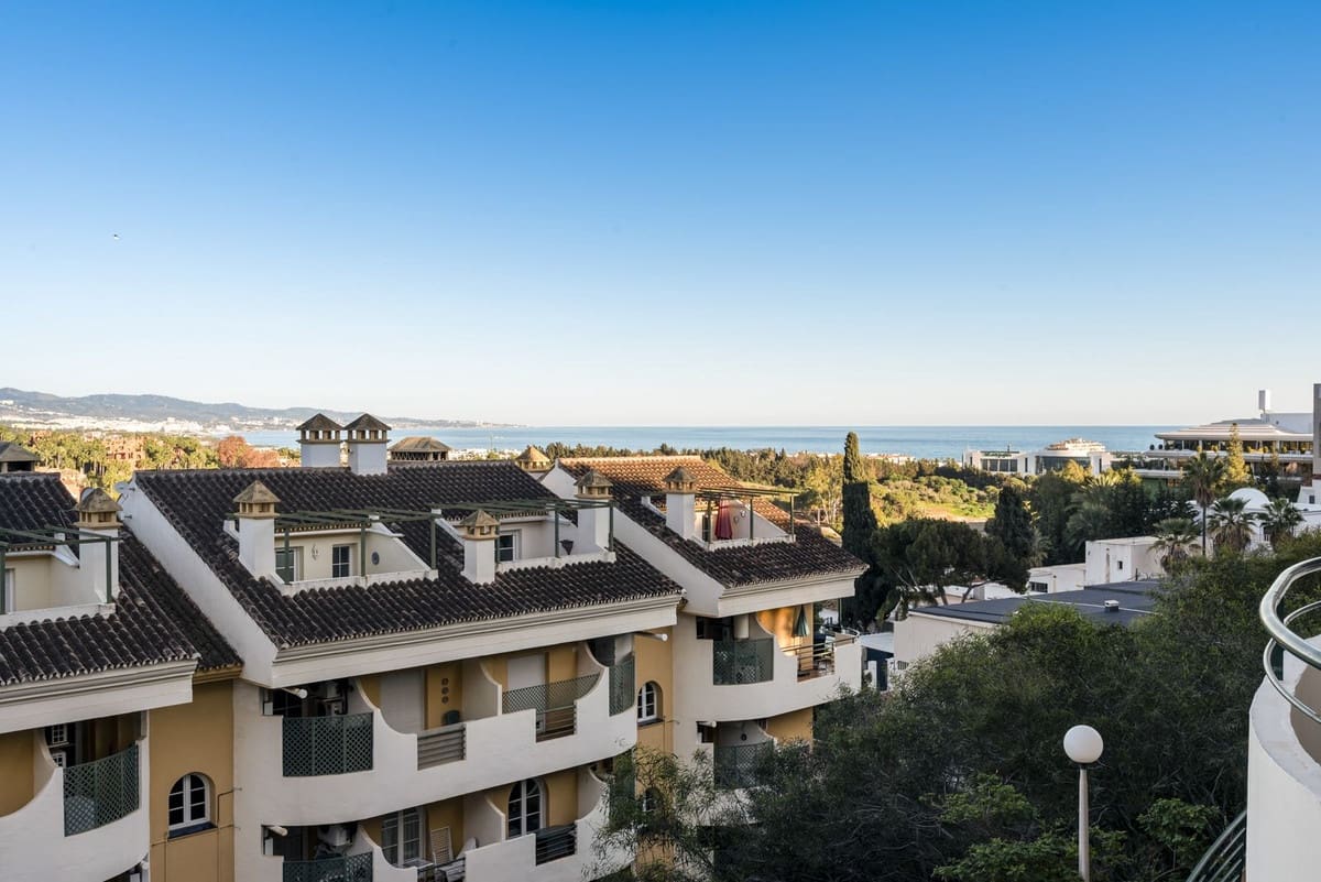 2 slaapkamer Appartement te koop in Nueva Andalucia met zwembad garage - € 545.000 (Ref: 9755512)