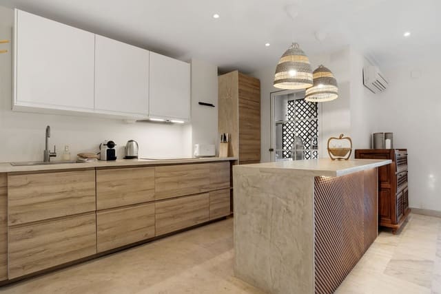 2 sypialnia Apartament na sprzedaż w Nueva Andalucia, Marbella z basenem garażem - 545 000 € (Ref: 9755512)