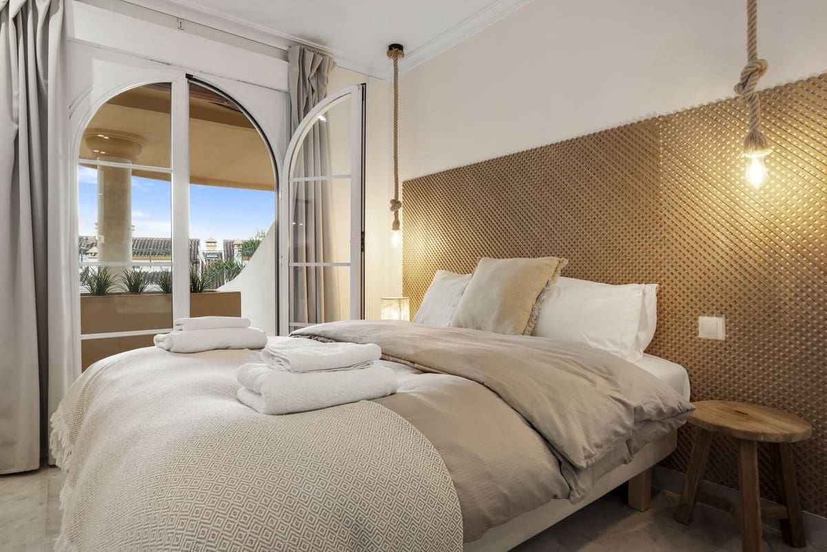 2 slaapkamer Appartement te koop in Nueva Andalucia met zwembad garage - € 545.000 (Ref: 9755512)