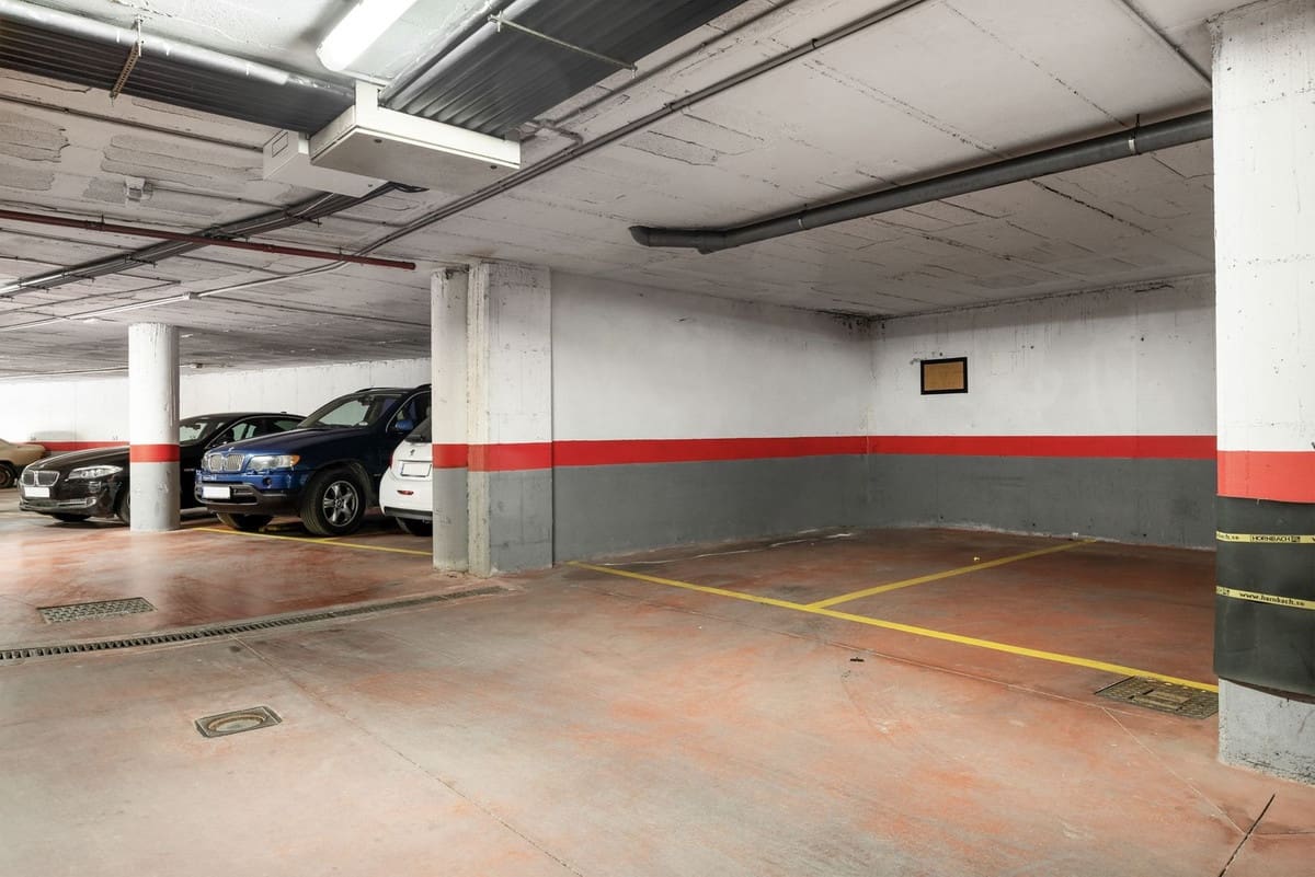 2 slaapkamer Appartement te koop in Nueva Andalucia met zwembad garage - € 545.000 (Ref: 9755512)