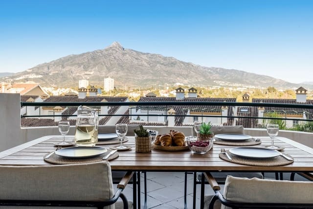 2 sypialnia Apartament na sprzedaż w Nueva Andalucia, Marbella z basenem garażem - 545 000 € (Ref: 9755512)