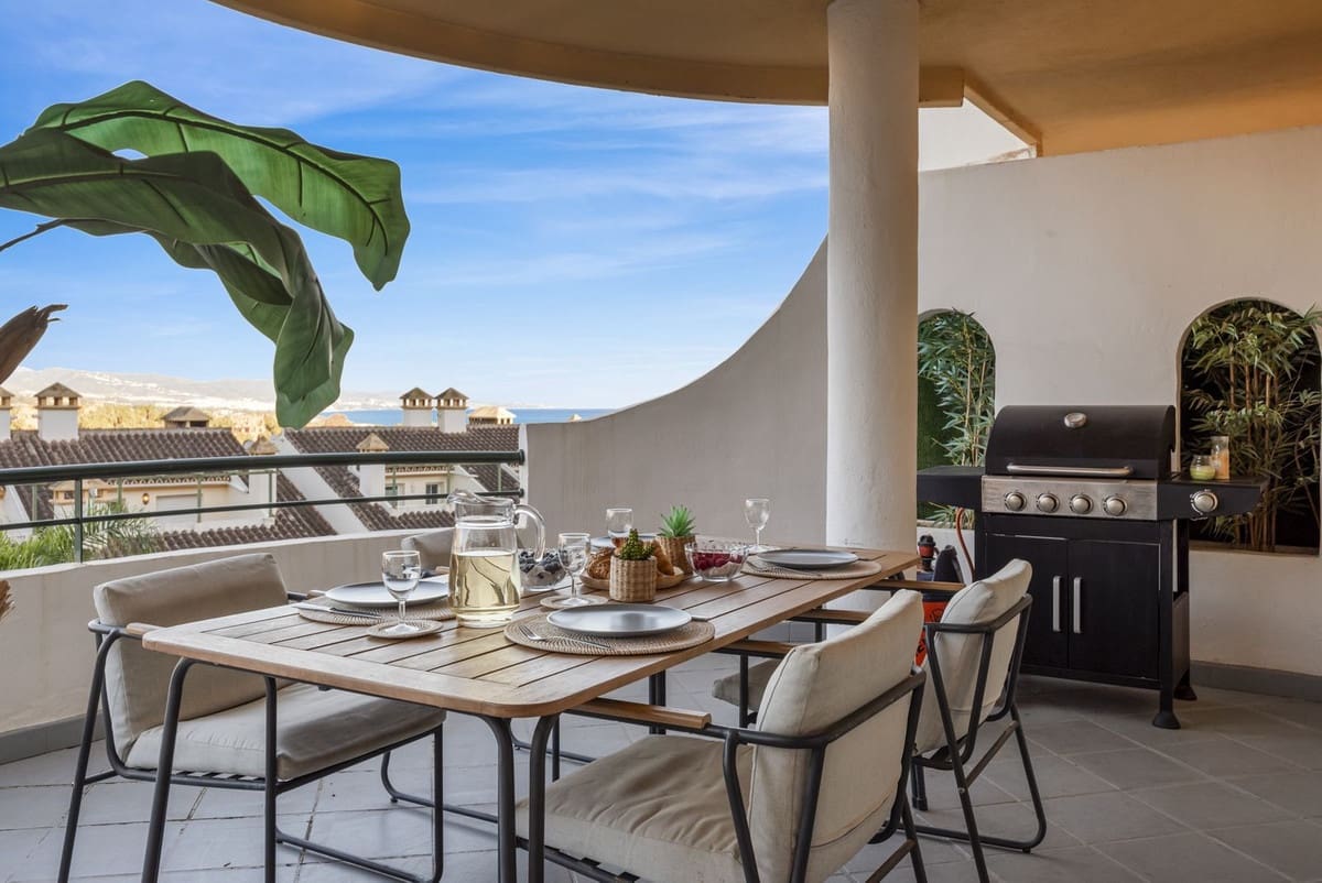 2 slaapkamer Appartement te koop in Nueva Andalucia met zwembad garage - € 545.000 (Ref: 9755512)