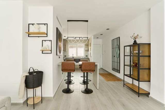 2 sypialnia Apartament na sprzedaż w Nueva Andalucía Centro, Marbella z basenem garażem - 485 000 € (Ref: 9755513)