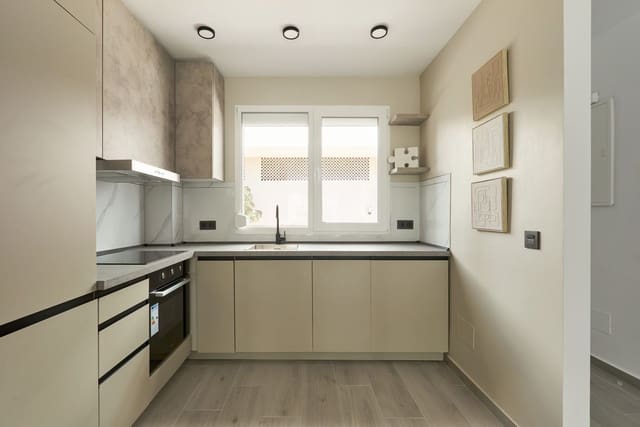 2 sypialnia Apartament na sprzedaż w Nueva Andalucía Centro, Marbella z basenem garażem - 485 000 € (Ref: 9755513)