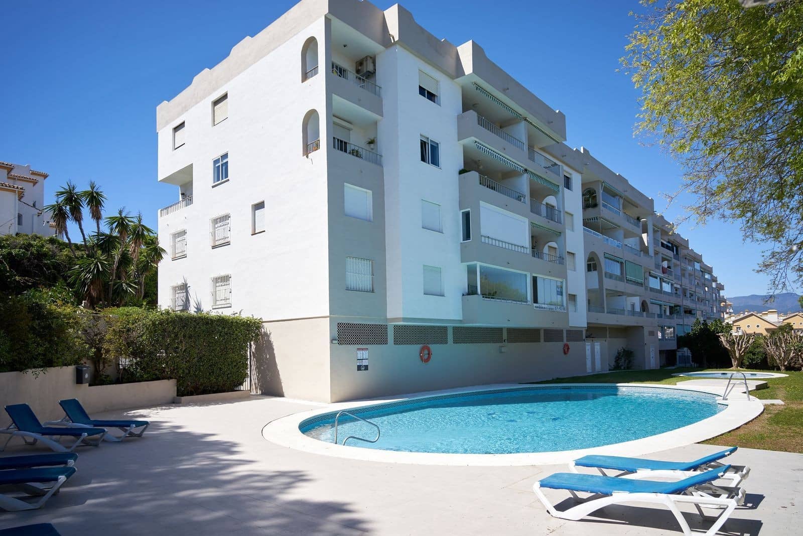 2 sypialnia Apartament na sprzedaż w Nueva Andalucia z basenem garażem - 485 000 € (Ref: 9755513)