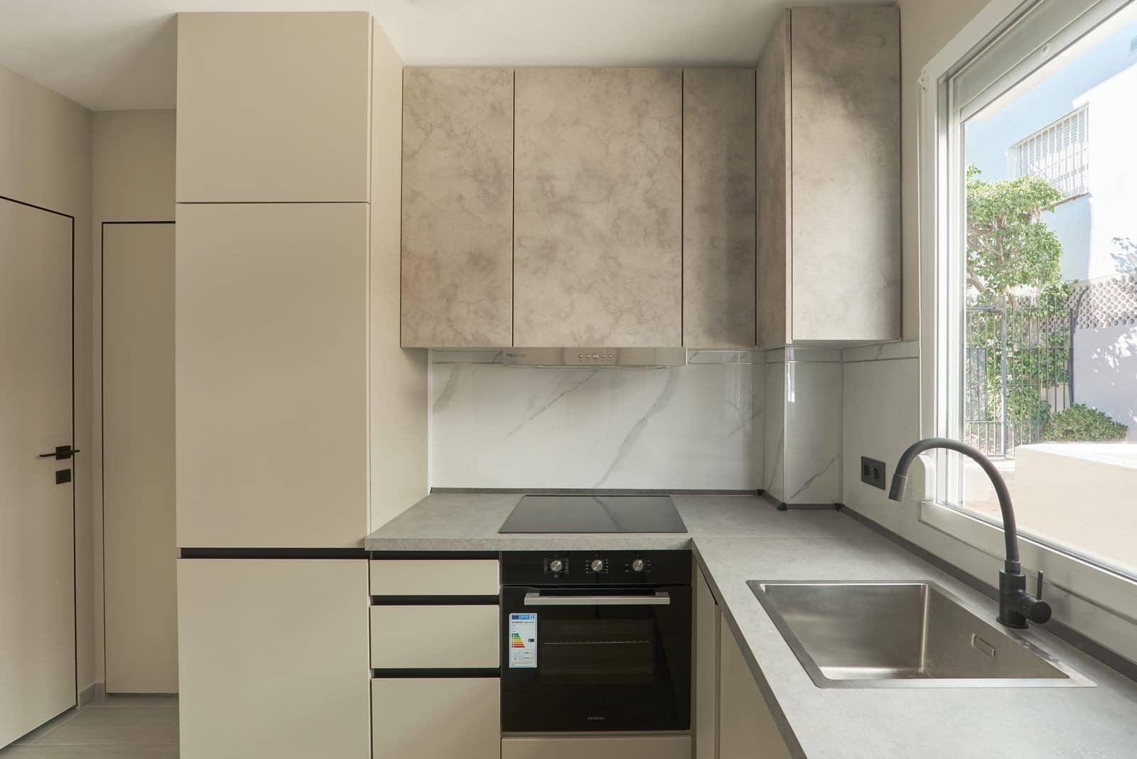 2 sypialnia Apartament na sprzedaż w Nueva Andalucia z basenem garażem - 450 000 € (Ref: 9755513)