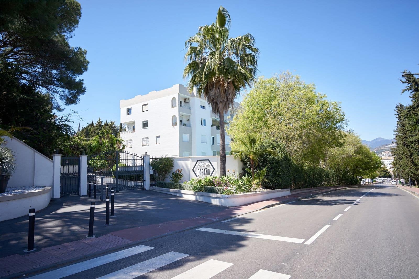 2 sypialnia Apartament na sprzedaż w Nueva Andalucia z basenem garażem - 450 000 € (Ref: 9755513)