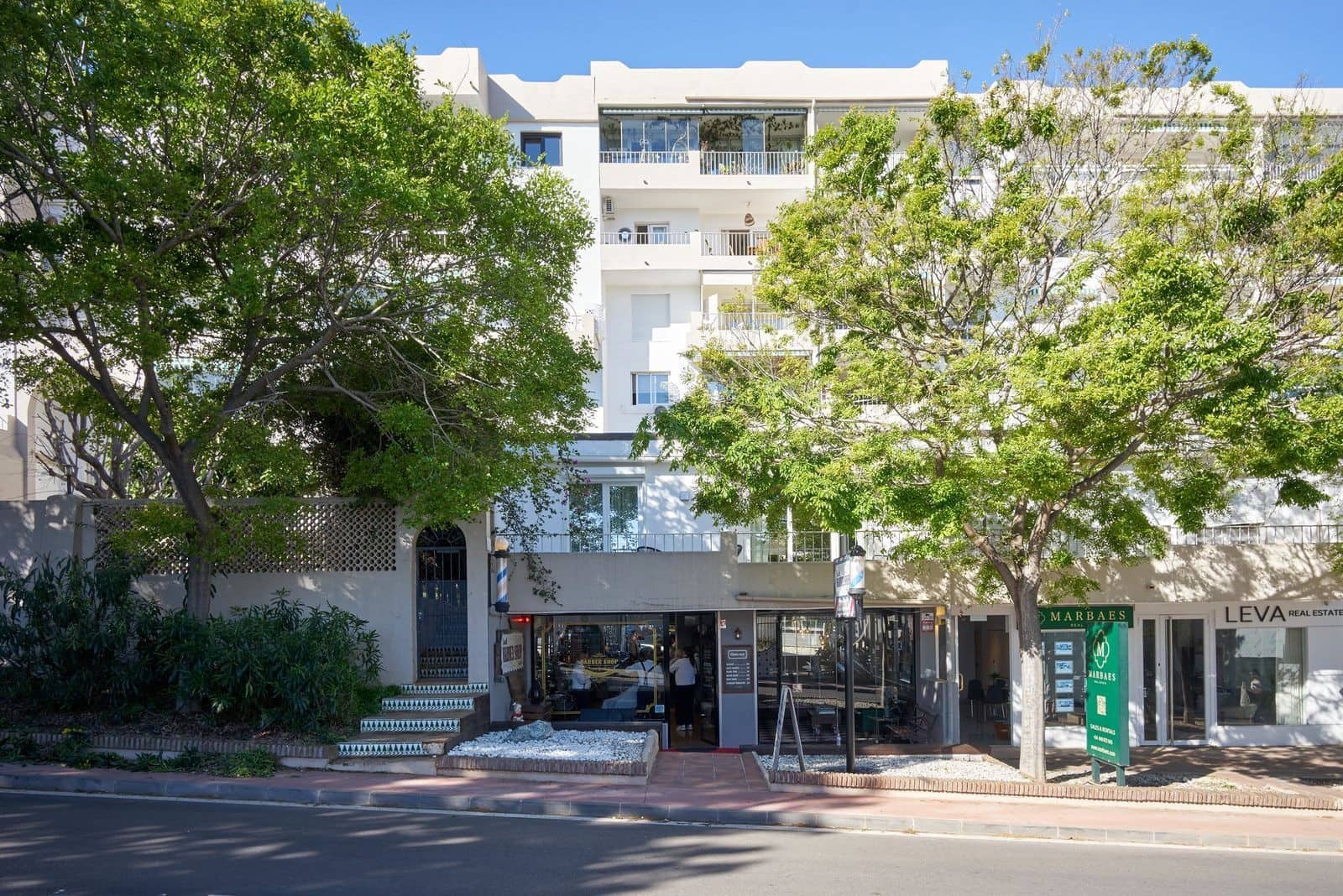 2 sypialnia Apartament na sprzedaż w Nueva Andalucia z basenem garażem - 450 000 € (Ref: 9755513)