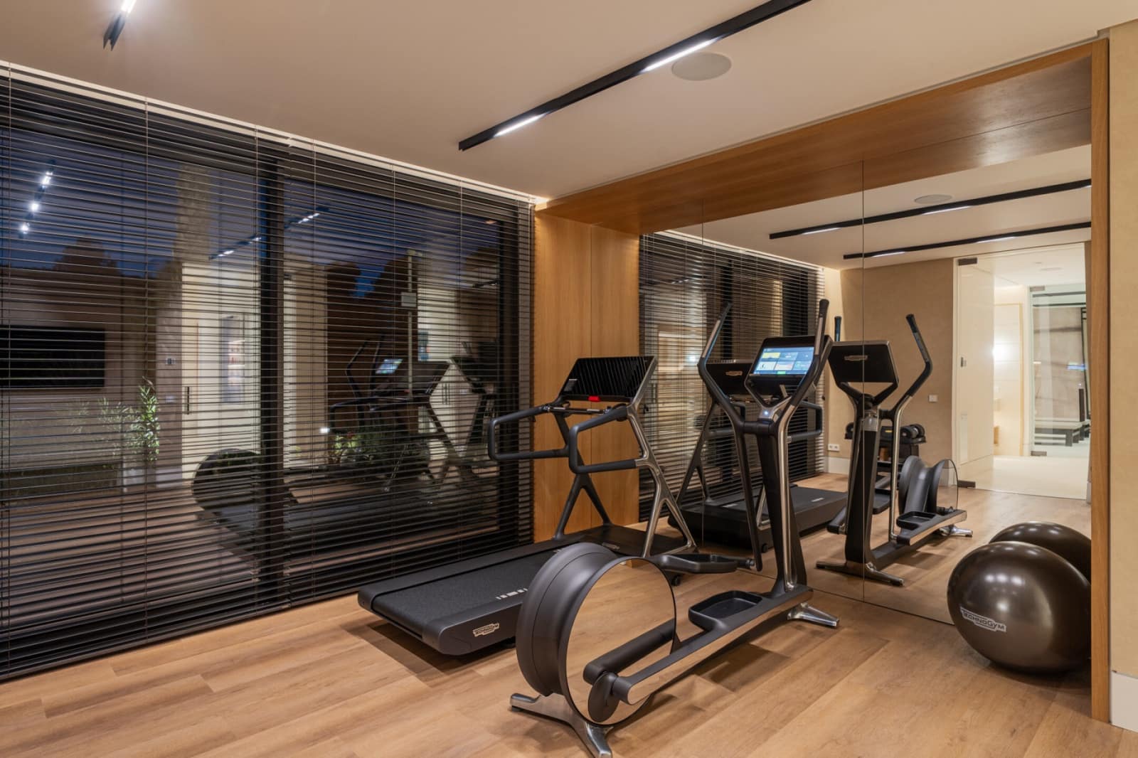 5 soveværelse Villa til salg i Marbella med swimmingpool garage - € 14.995.000 (Ref: 9758769)