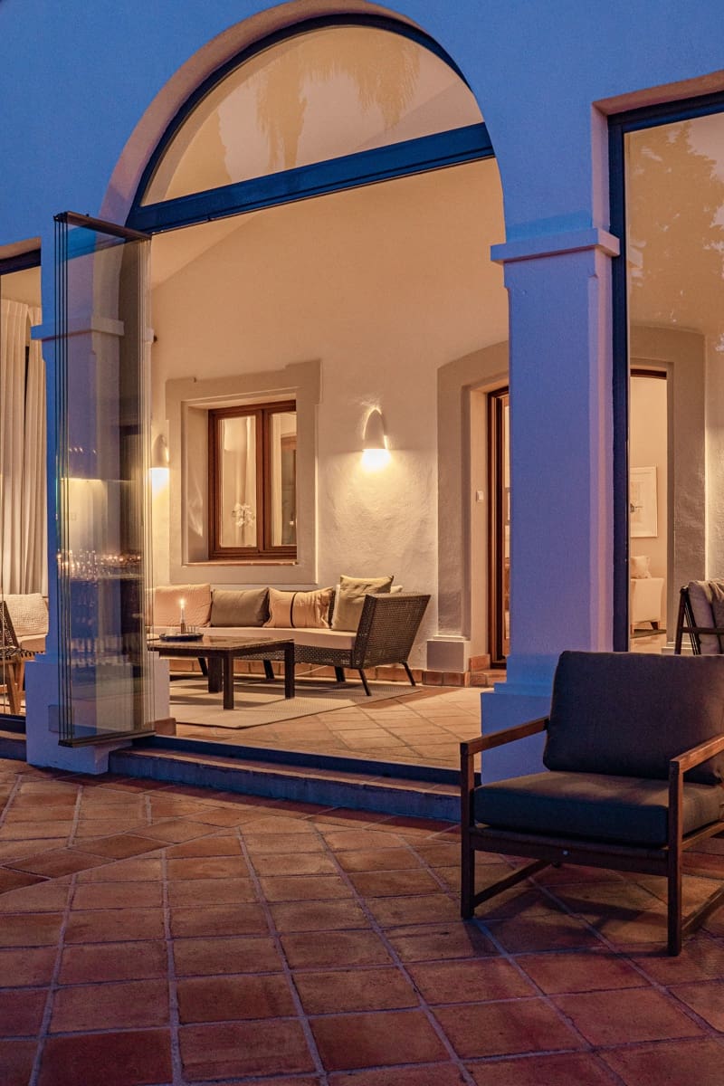 4 bedroom Villa for sale in Benahavis with pool garage - € 2,350,000 (Ref: 9758770)