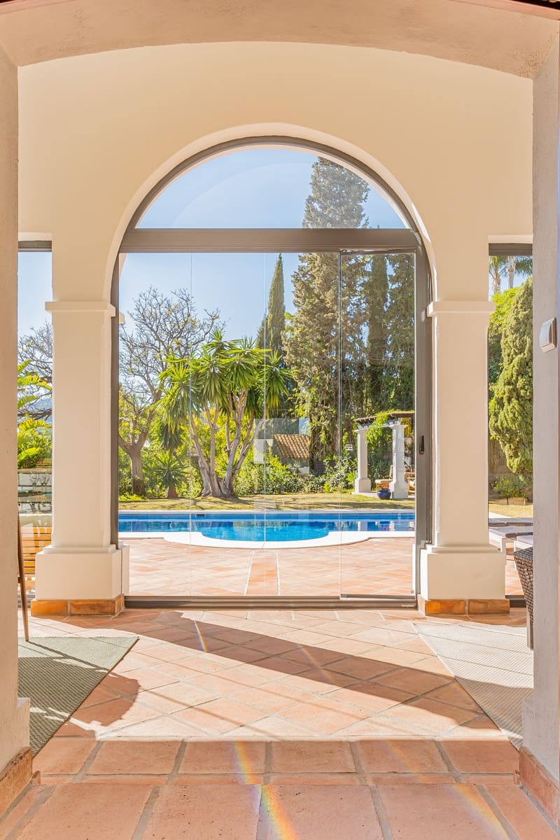 4 bedroom Villa for sale in Benahavis with pool garage - € 2,350,000 (Ref: 9758770)