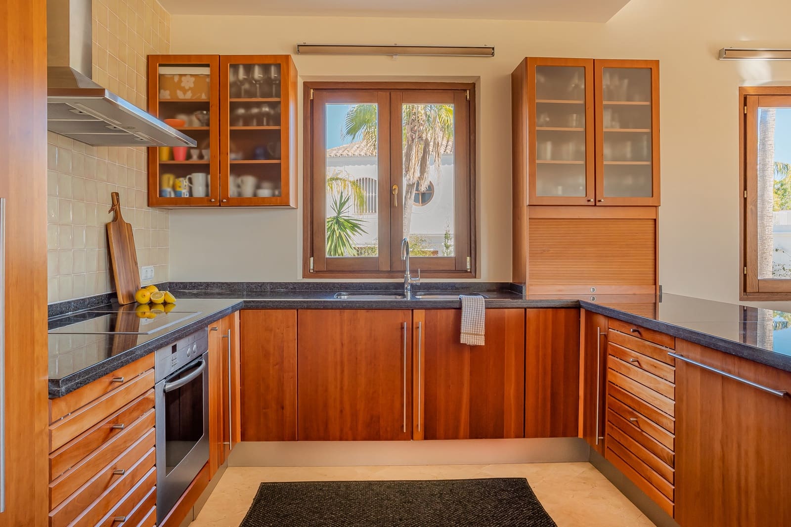 4 bedroom Villa for sale in Benahavis with pool garage - € 2,350,000 (Ref: 9758770)