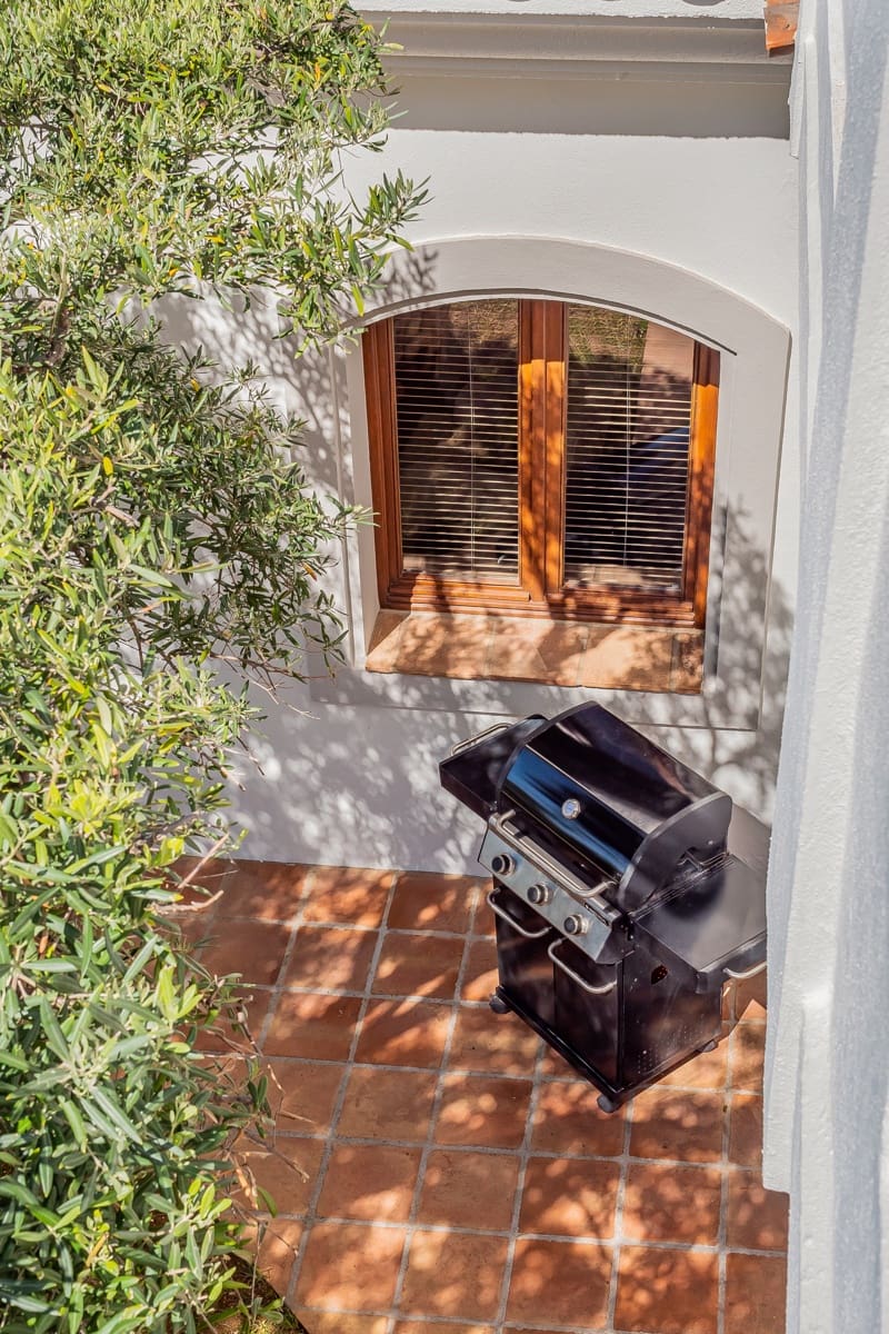 4 bedroom Villa for sale in Benahavis with pool garage - € 2,350,000 (Ref: 9758770)