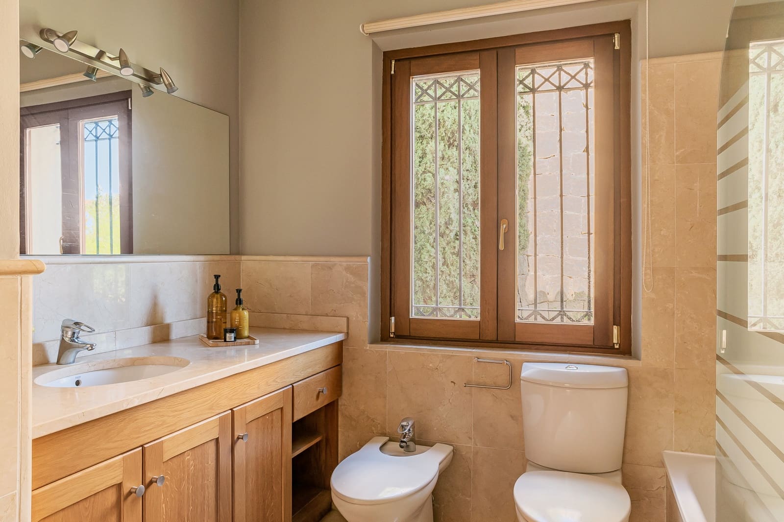 4 bedroom Villa for sale in Benahavis with pool garage - € 2,350,000 (Ref: 9758770)