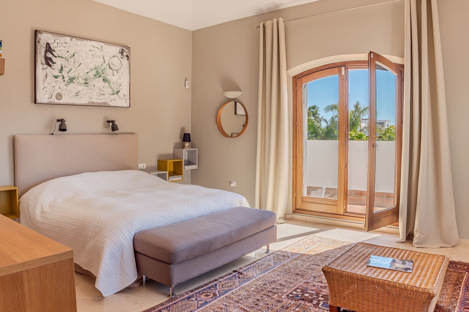 4 bedroom Villa for sale in Benahavis with pool garage - € 2,350,000 (Ref: 9758770)