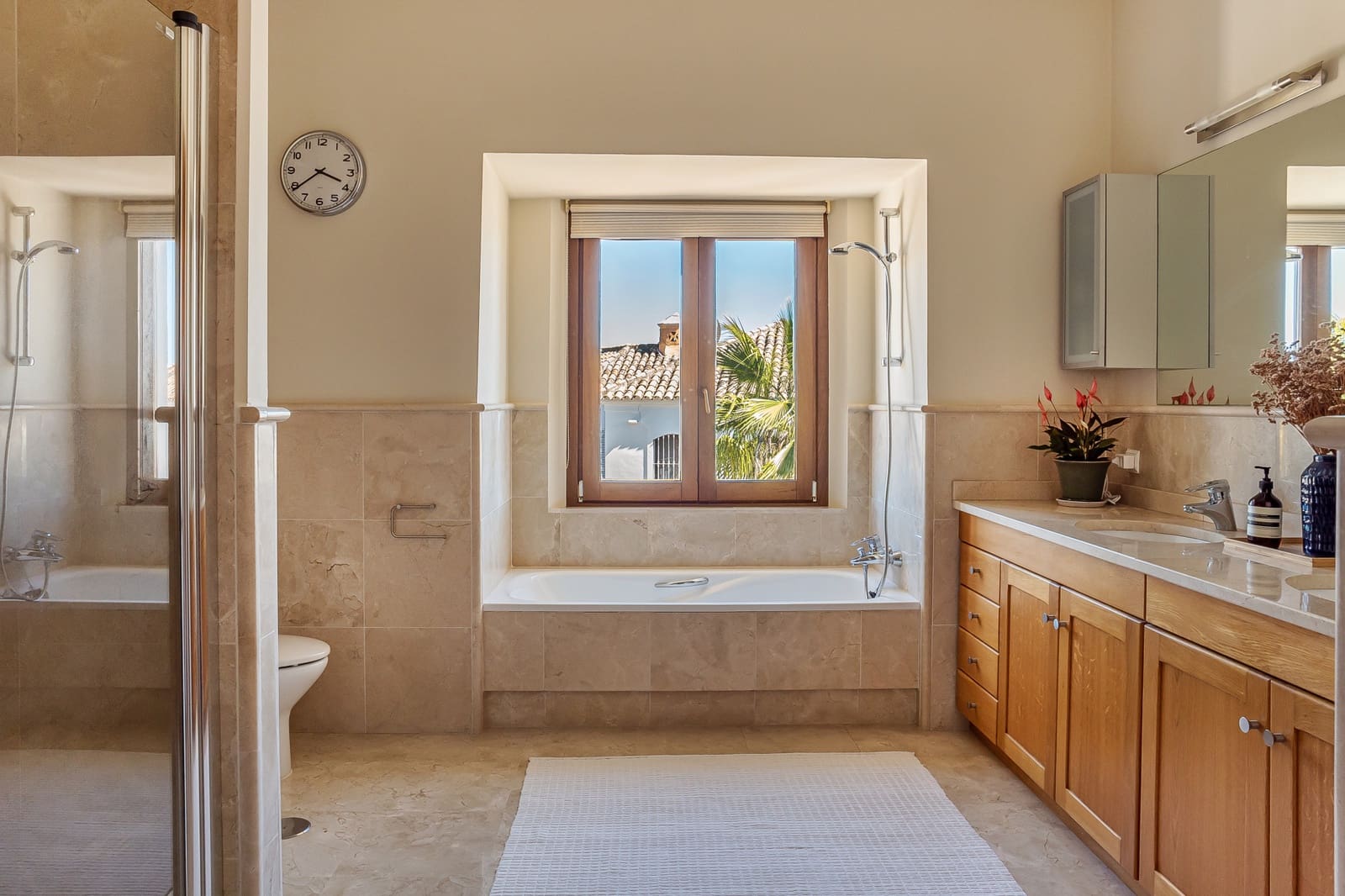 4 bedroom Villa for sale in Benahavis with pool garage - € 2,350,000 (Ref: 9758770)