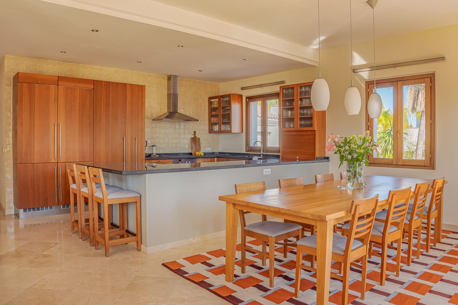 4 bedroom Villa for sale in Benahavis with pool garage - € 2,350,000 (Ref: 9758770)