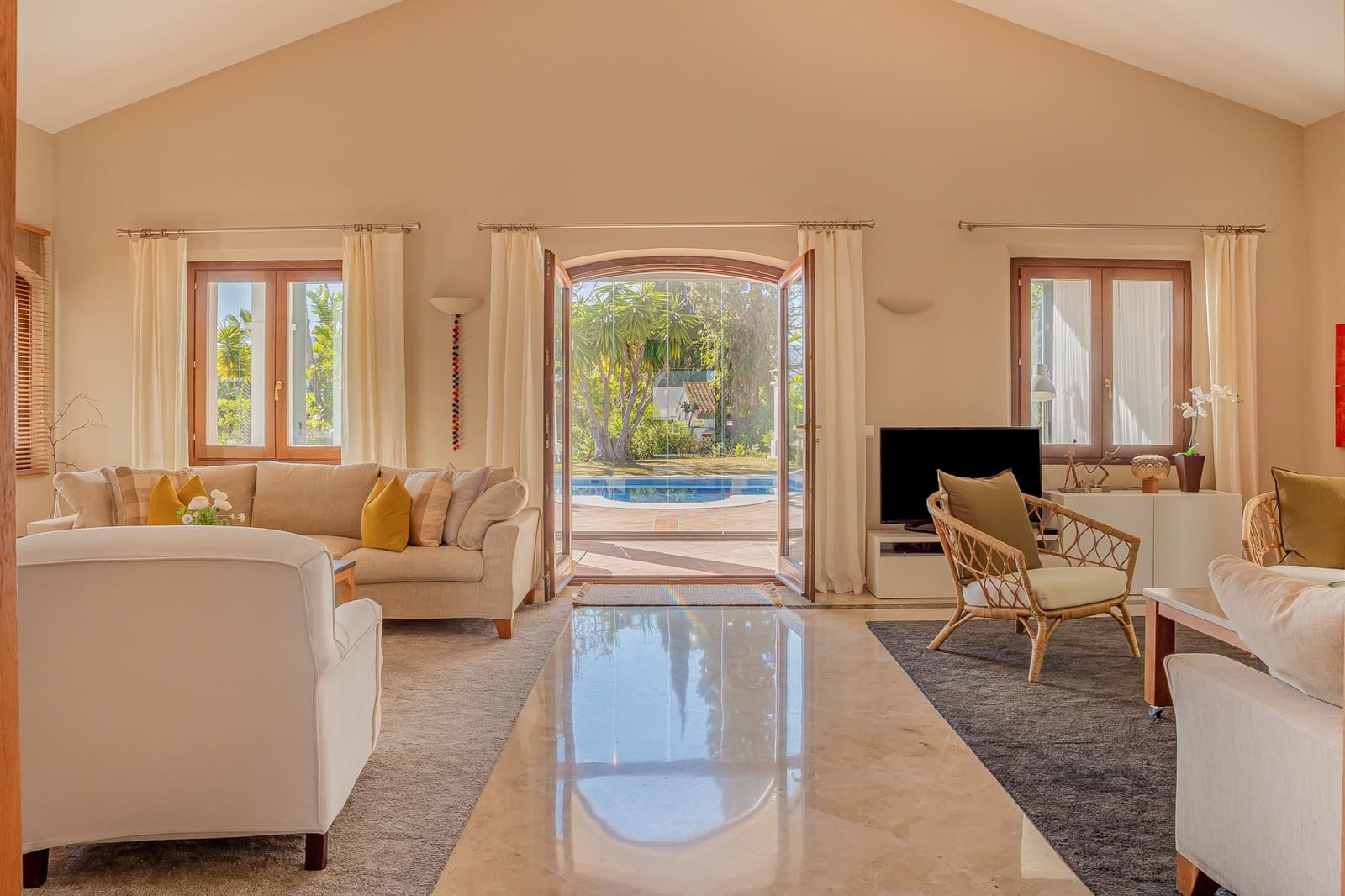 4 bedroom Villa for sale in Benahavis with pool garage - € 2,350,000 (Ref: 9758770)