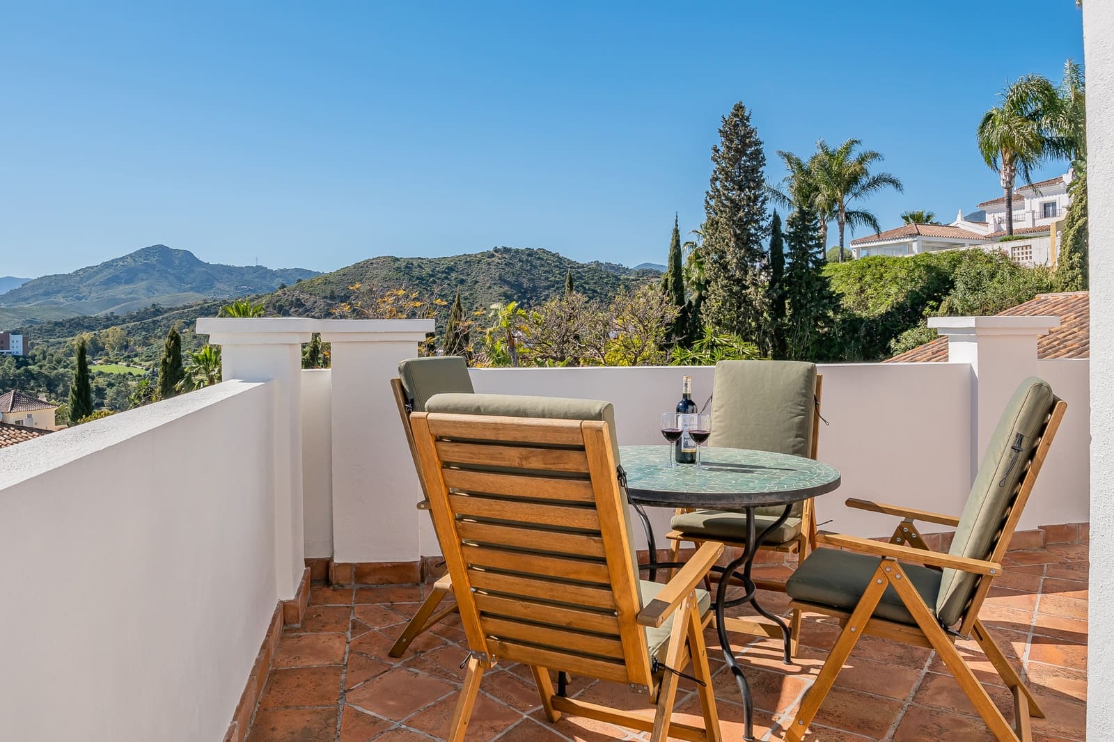4 bedroom Villa for sale in Benahavis with pool garage - € 2,350,000 (Ref: 9758770)