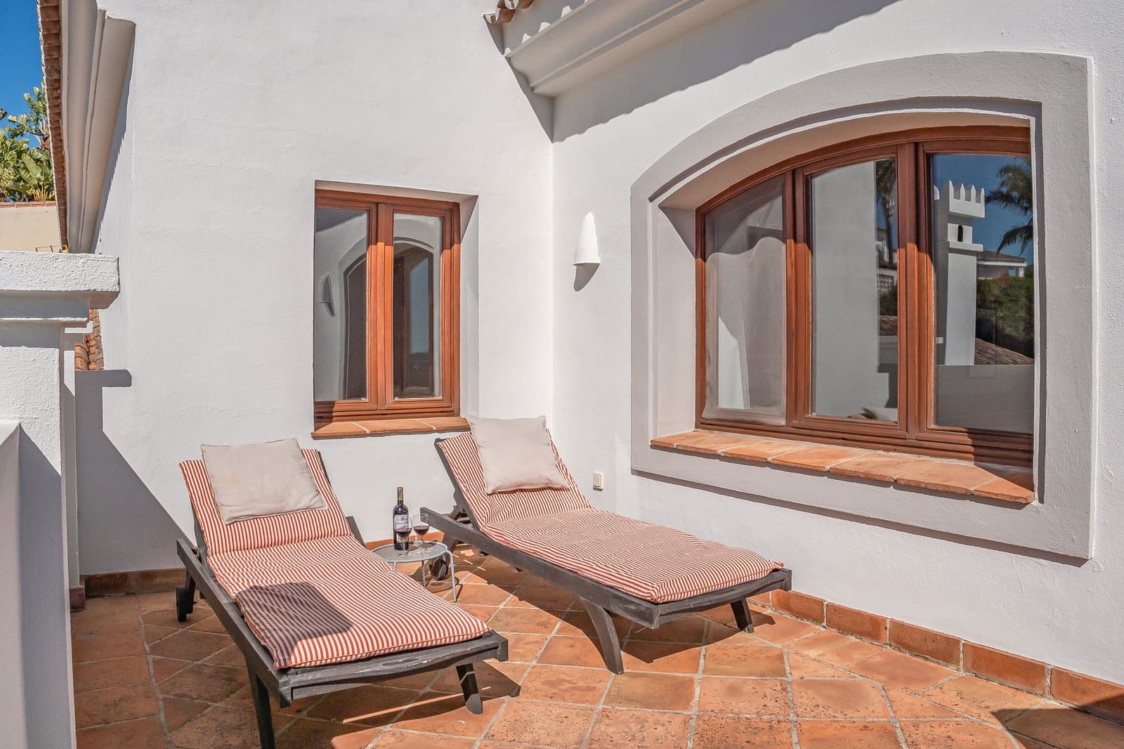 4 bedroom Villa for sale in Benahavis with pool garage - € 2,350,000 (Ref: 9758770)