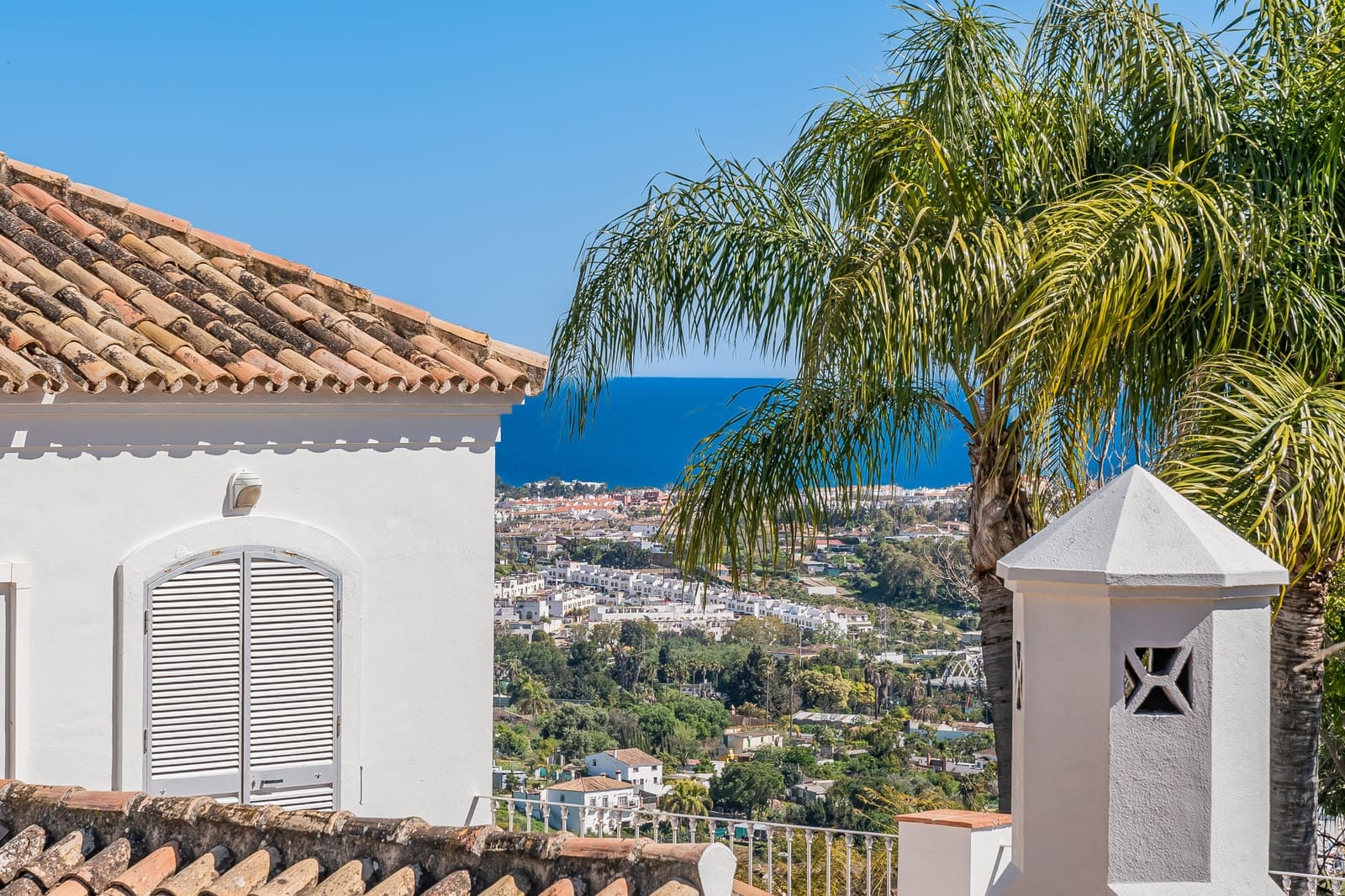 4 bedroom Villa for sale in Benahavis with pool garage - € 2,350,000 (Ref: 9758770)