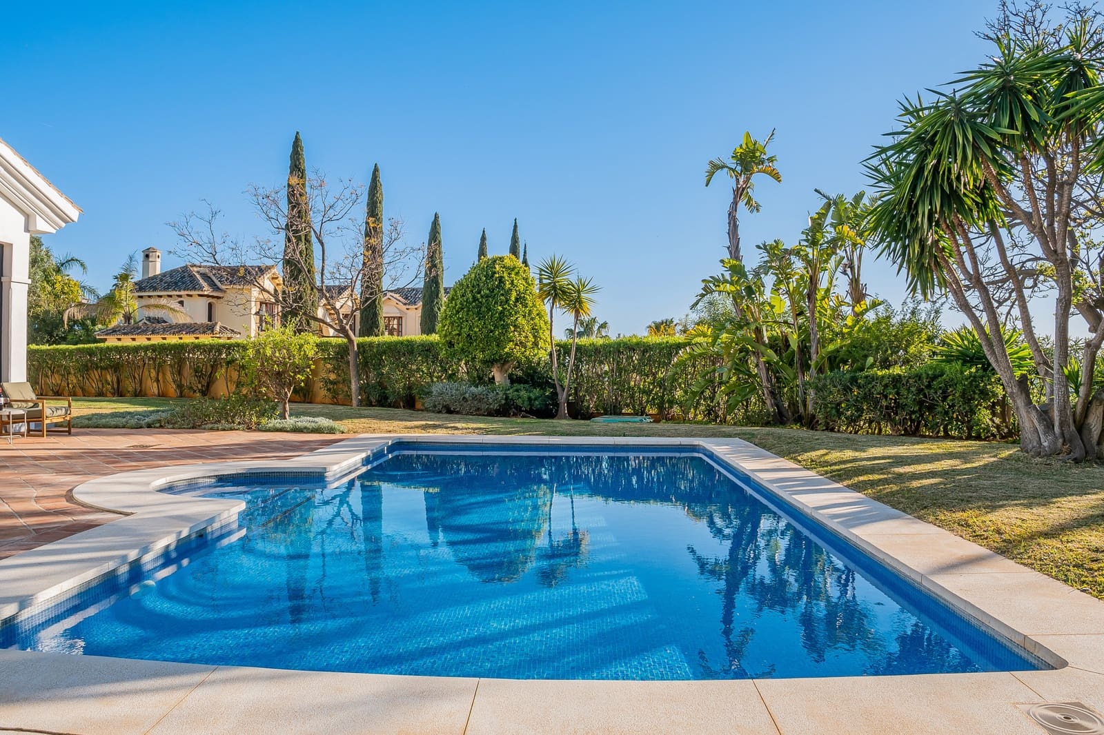 4 bedroom Villa for sale in Benahavis with pool garage - € 2,350,000 (Ref: 9758770)