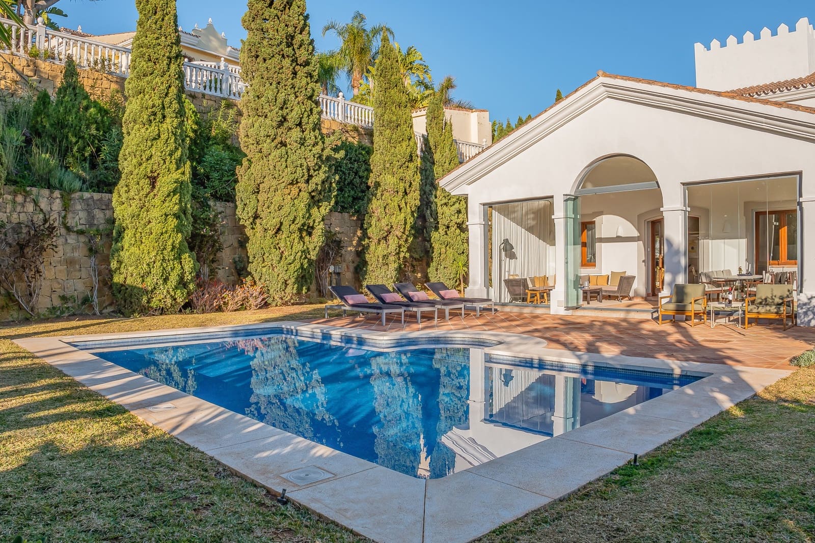4 bedroom Villa for sale in Benahavis with pool garage - € 2,350,000 (Ref: 9758770)