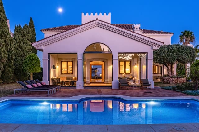 4 chambre Villa/Maison à vendre à Los Arqueros - Puerto del Almendro, Benahavís avec piscine garage - 2 350 000 € (Ref: 9758770)