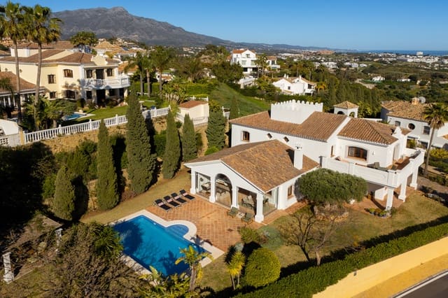4 chambre Villa/Maison à vendre à Los Arqueros - Puerto del Almendro, Benahavís avec piscine garage - 2 350 000 € (Ref: 9758770)