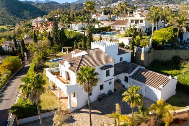 4 chambre Villa/Maison à vendre à Los Arqueros - Puerto del Almendro, Benahavís avec piscine garage - 2 350 000 € (Ref: 9758770)