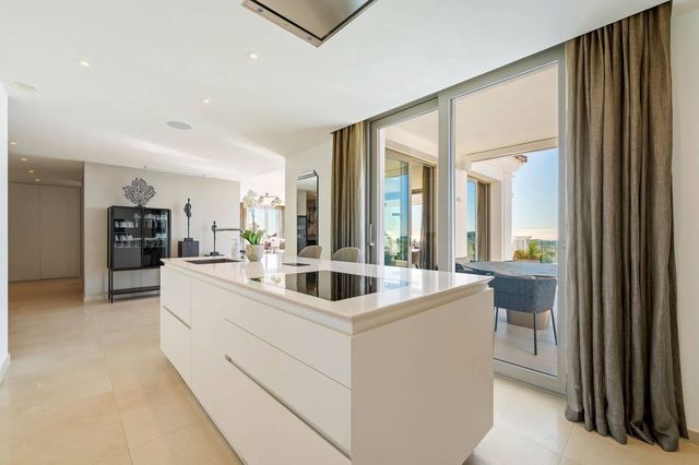 3 slaapkamer Penthouse te koop in Nueva Andalucia, Marbella met zwembad garage - € 3.150.000 (Ref: 9761835)