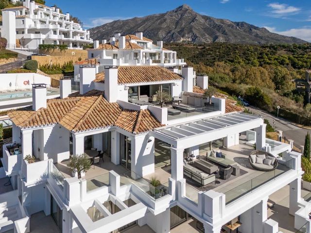 3 slaapkamer Penthouse te koop in Nueva Andalucia, Marbella met zwembad garage - € 3.150.000 (Ref: 9761835)