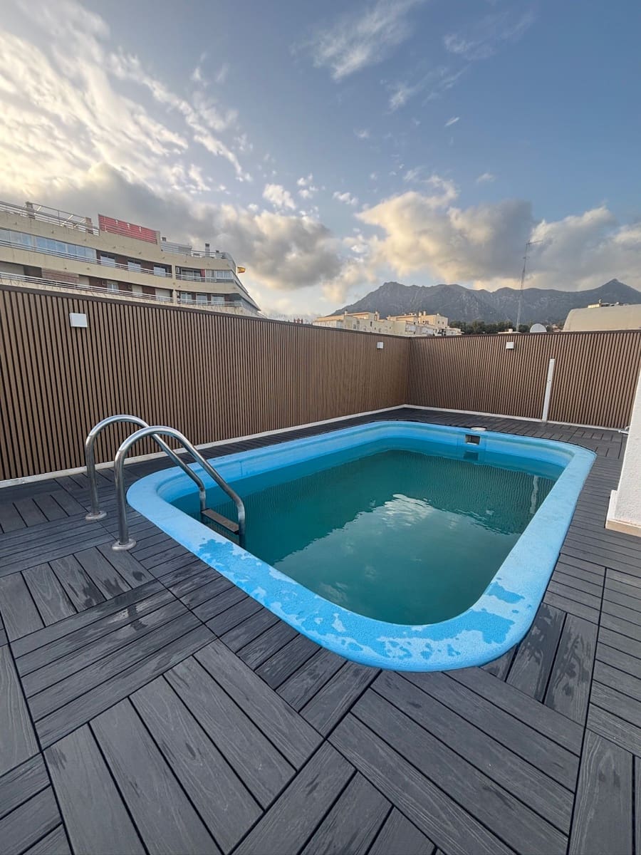 2 soverom Penthouse til salgs i Marbella med svømmebasseng - € 895 000 (Ref: 9780418)