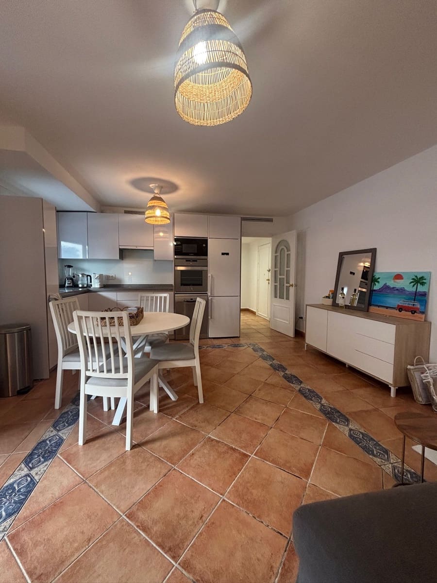 2 soverom Penthouse til salgs i Marbella med svømmebasseng - € 895 000 (Ref: 9780418)