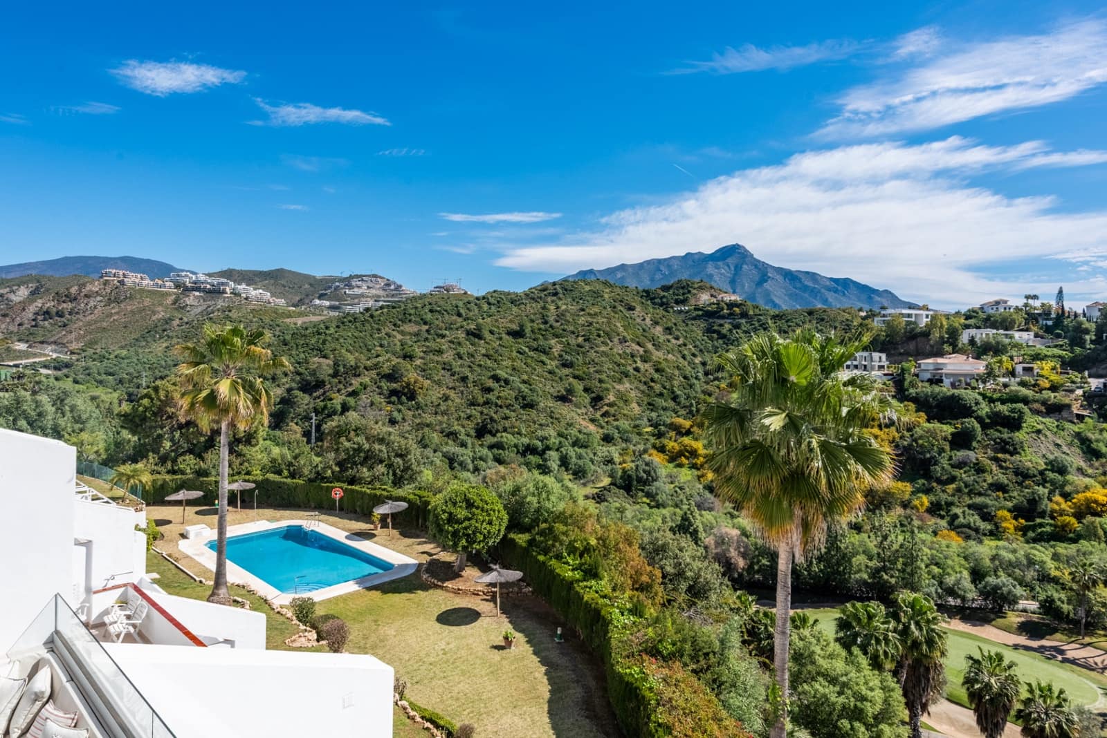 2 sovrum Takvåning till salu i La Quinta med pool - 769 000 € (Ref: 9780419)