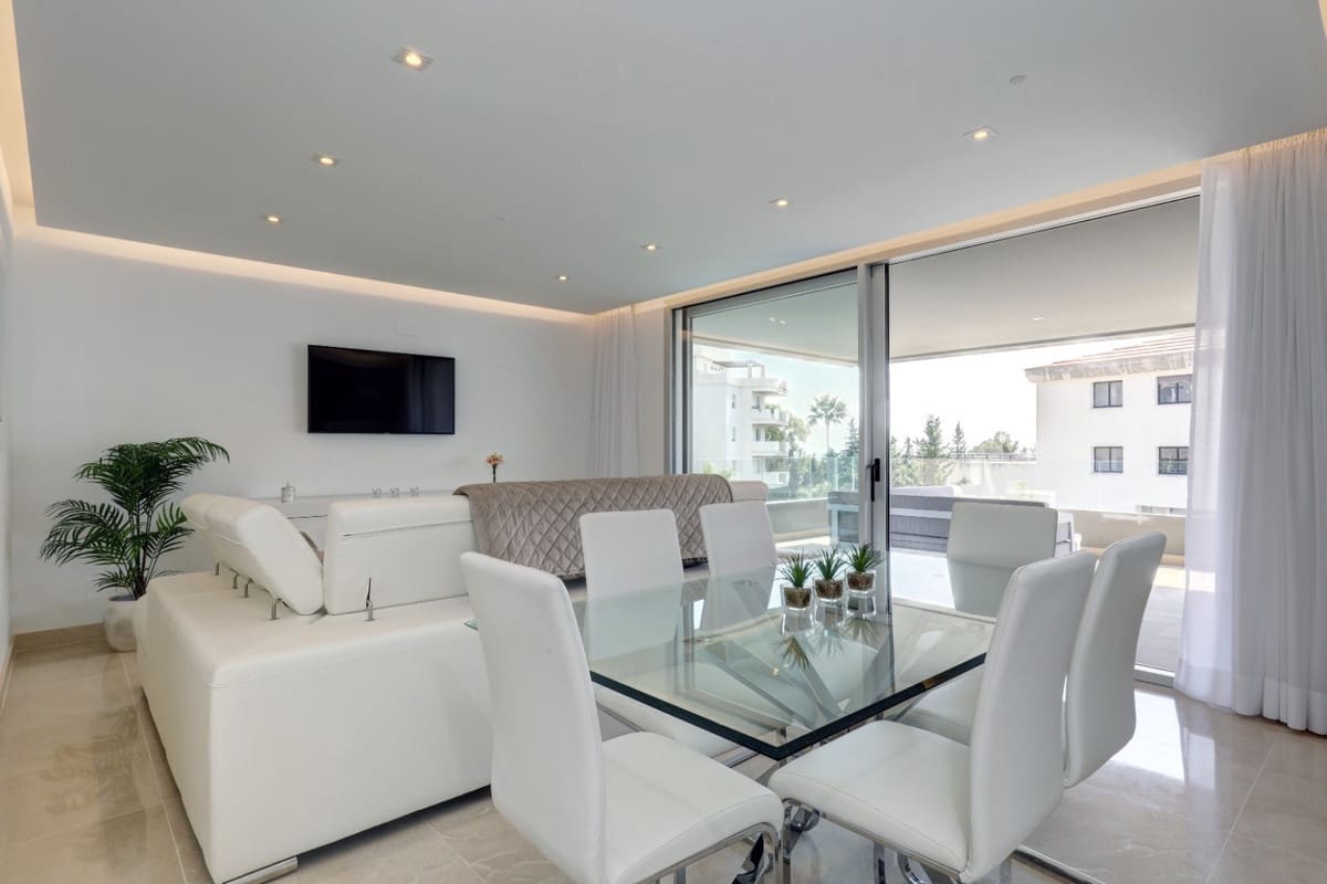 3 soverom Penthouse til salgs i Nueva Andalucia med svømmebasseng garasje - € 1 180 000 (Ref: 9780420)