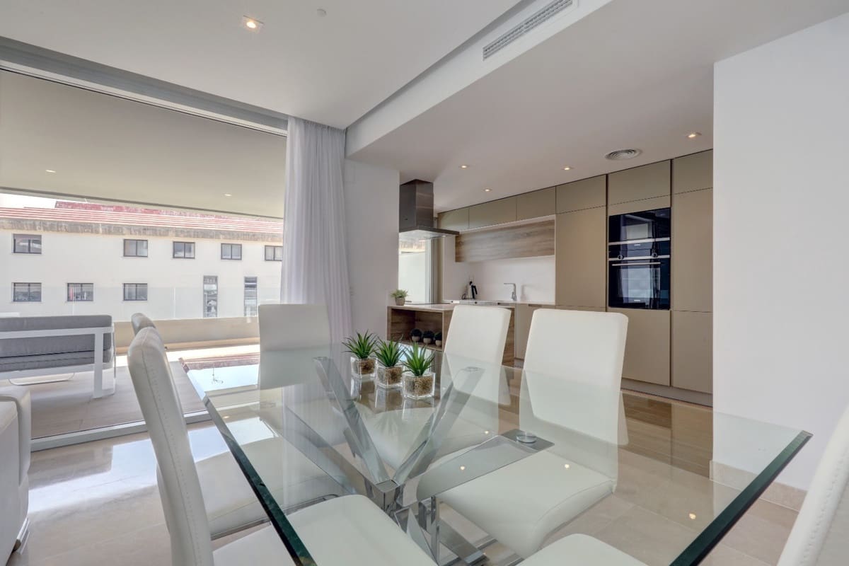 3 soverom Penthouse til salgs i Nueva Andalucia med svømmebasseng garasje - € 1 180 000 (Ref: 9780420)