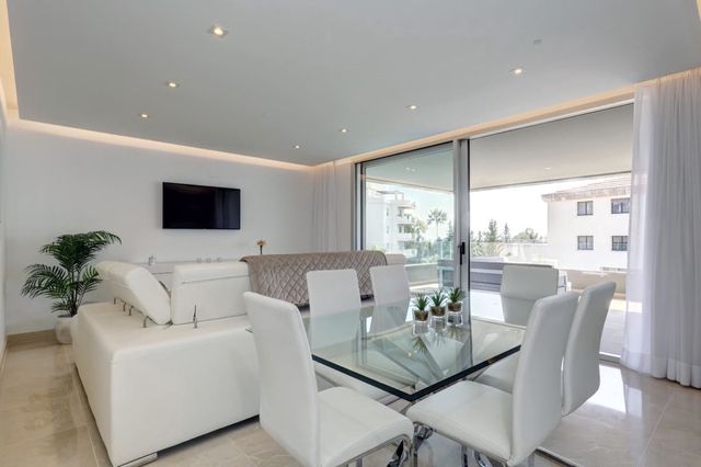 Ático de 3 habitaciones en Nueva Andalucia, Marbella en venta con piscina garaje - 1.180.000 € (Ref: 9780420)
