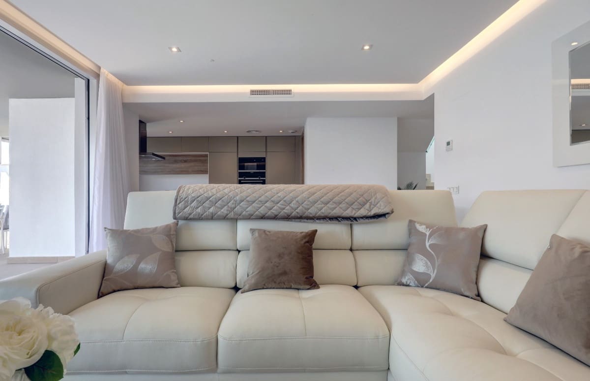 3 soverom Penthouse til salgs i Nueva Andalucia med svømmebasseng garasje - € 1 180 000 (Ref: 9780420)