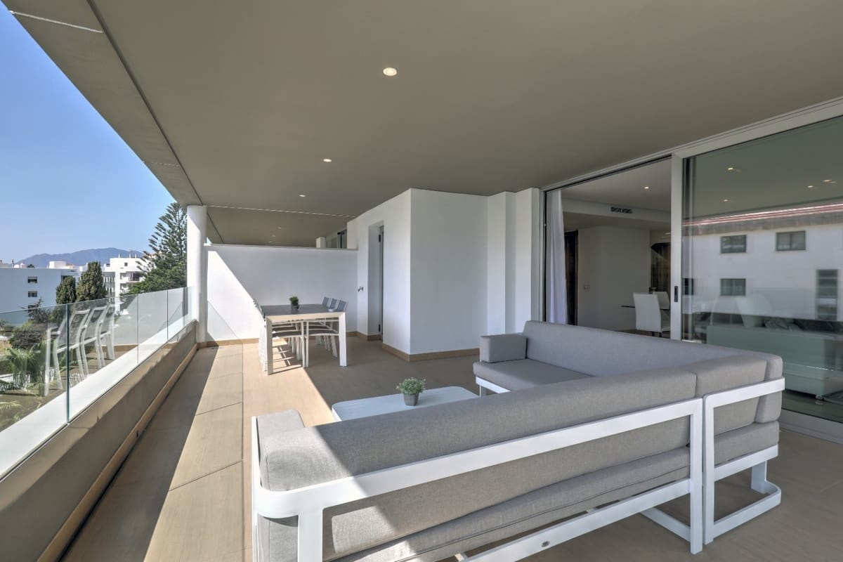3 soverom Penthouse til salgs i Nueva Andalucia med svømmebasseng garasje - € 1 180 000 (Ref: 9780420)