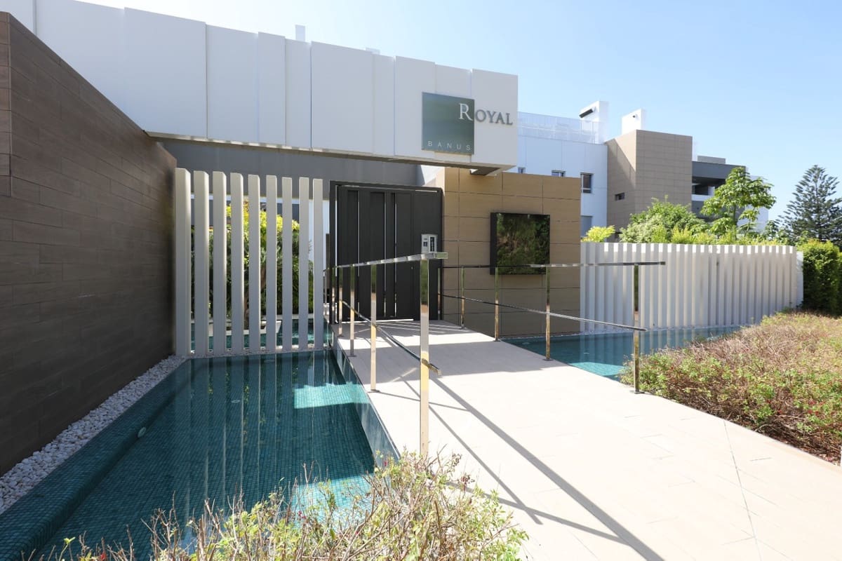 3 soverom Penthouse til salgs i Nueva Andalucia med svømmebasseng garasje - € 1 180 000 (Ref: 9780420)